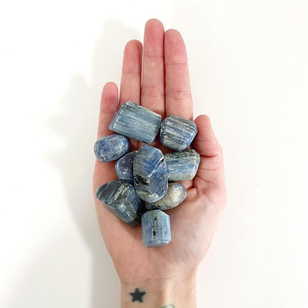 Cyanite bleue roulée